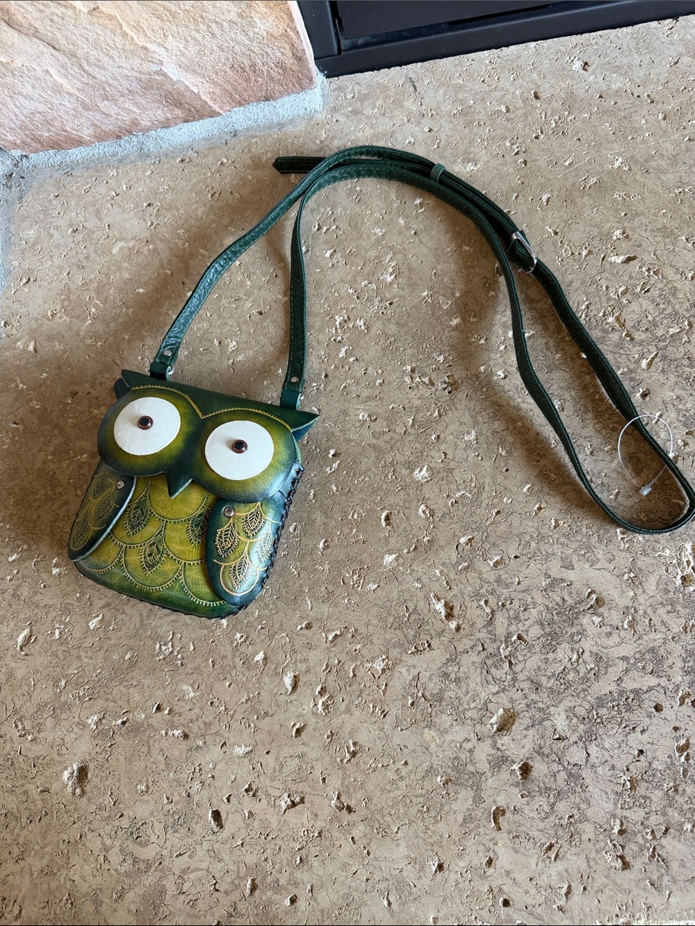 Green Owl Leather Crossbody Bag with Playful Eye Detail - Picture 2 of 11